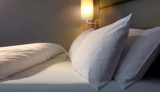 Premier Inn Edinburgh City Centre Royal Mile Exterior photo