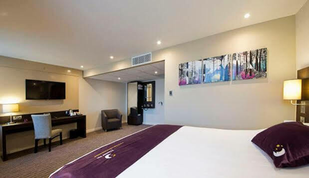 Premier Inn Edinburgh City Centre Royal Mile Exterior photo