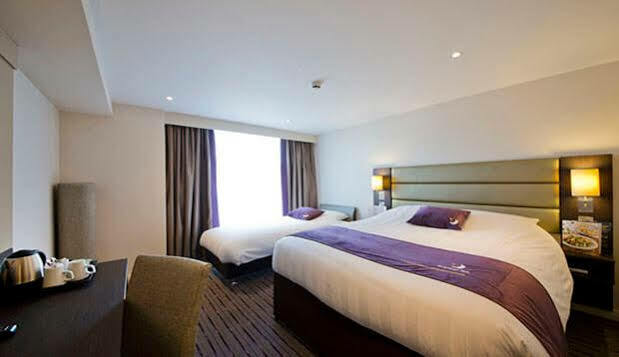 Premier Inn Edinburgh City Centre Royal Mile Exterior photo